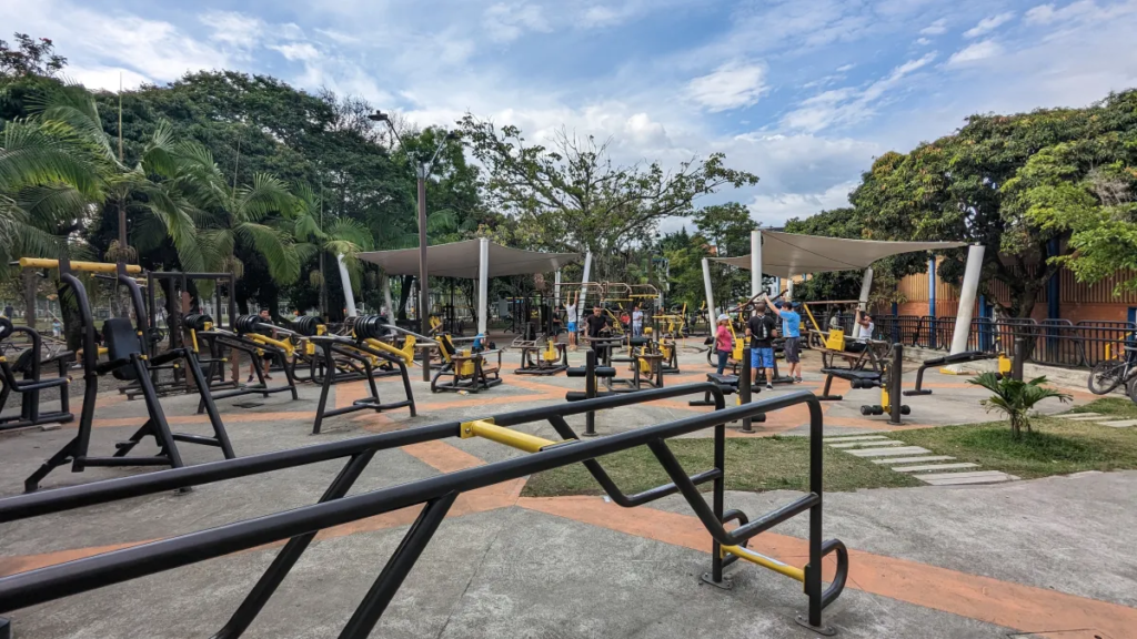 Free outdoor gyms in Medellin