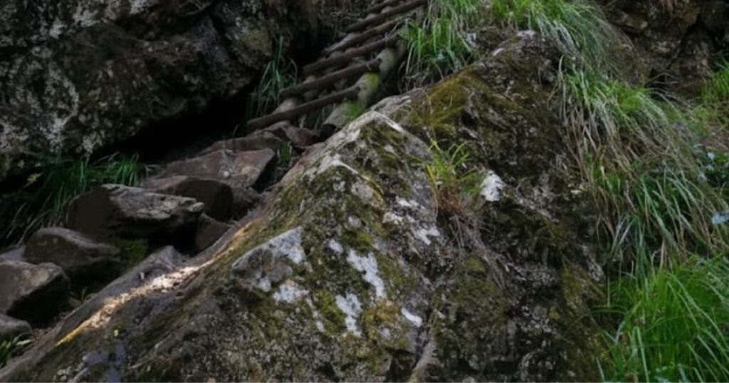 Hiking Skeleton Gorge